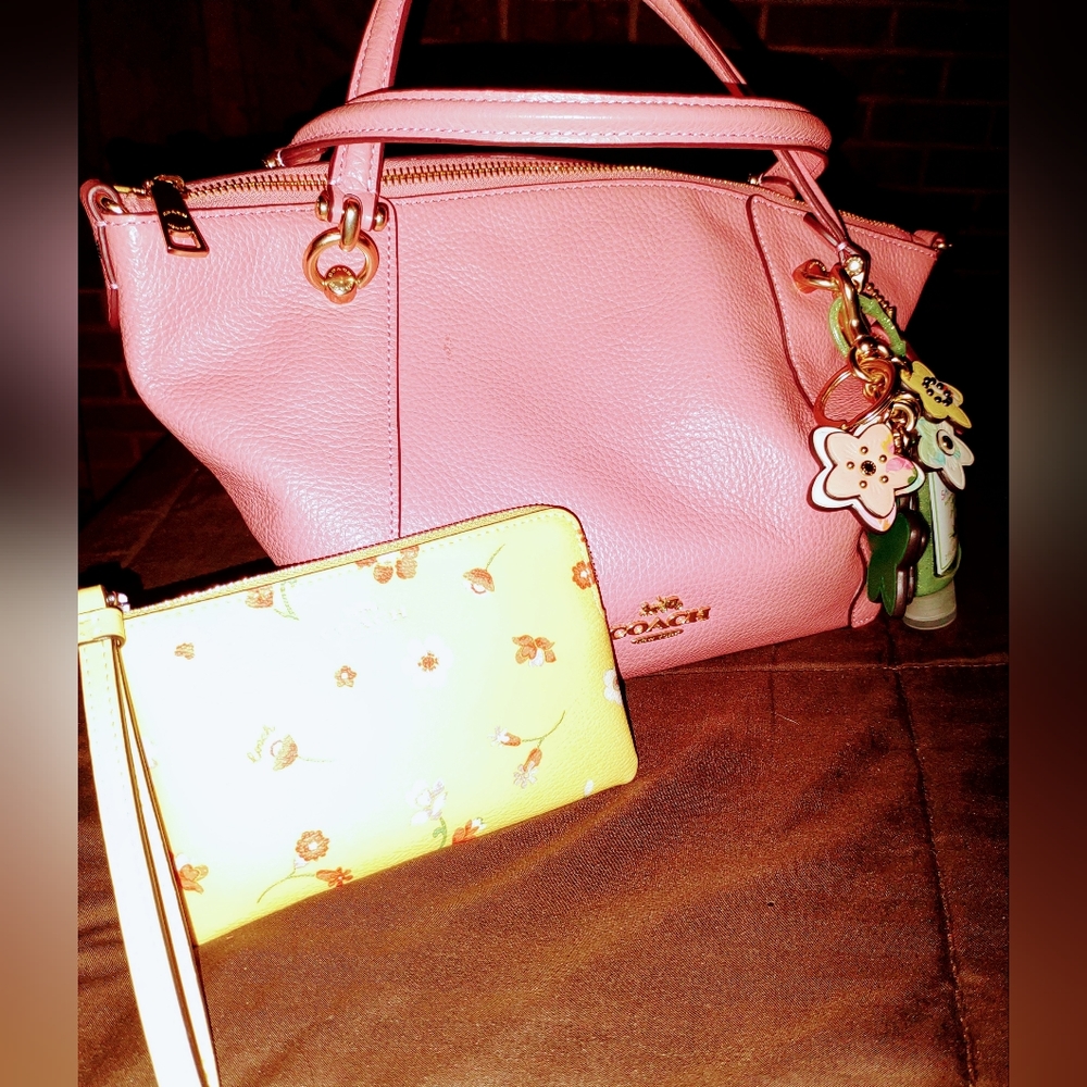 COACH Kasey satchel w/floral key fob bag charm + matching wristlet medium TAFFY
